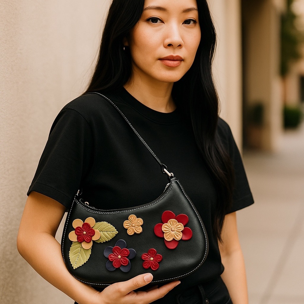 Mini purse with floral motif and zipper closure​